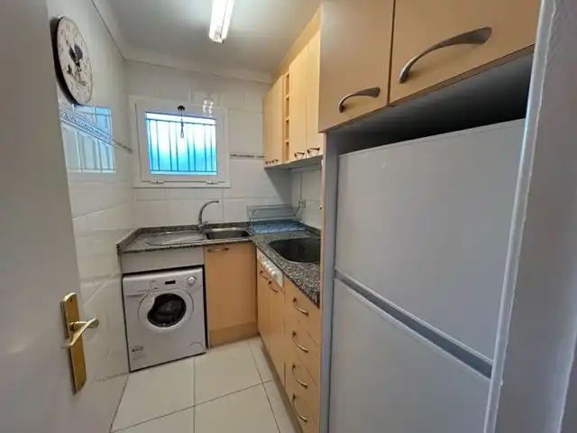 Cocina de Apartamento de alquiler en Castell d'Aro, Platja d'Aro i s'Agaró con Terraza, Amueblado y Lavadora