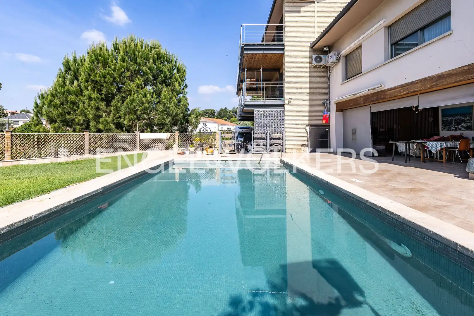 Piscina de Casa o chalet en venta en Canovelles con Aire acondicionado, Calefacción y Jardín privado