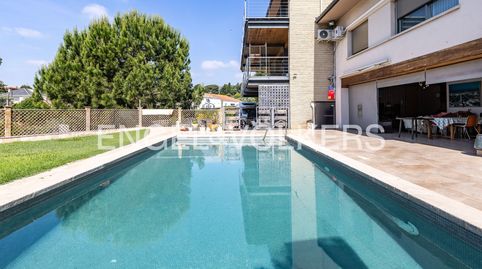 Chalet con piscina, frontón y sauna en Canovelles