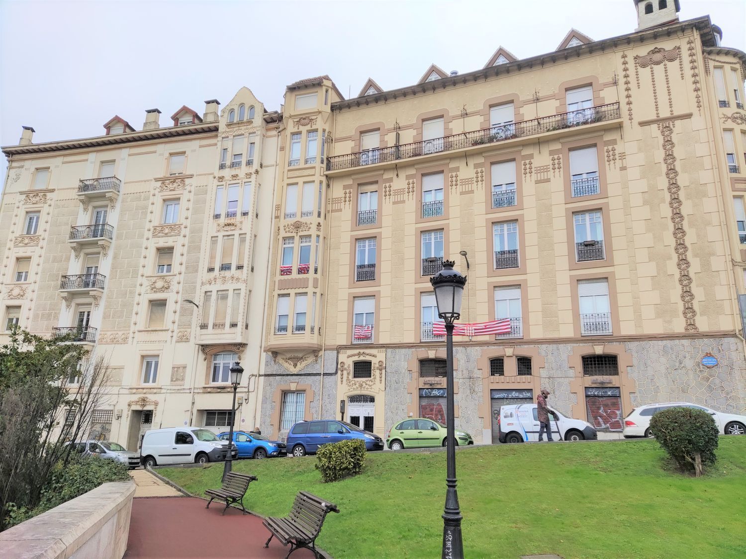 Vista exterior de Pis en venda en Bilbao  amb Calefacció