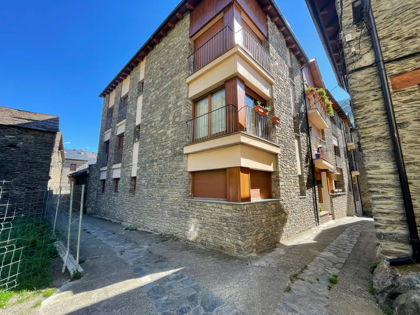 Außenansicht von Wohnungen zum Verkauf in Vall de Cardós mit Heizung, Parkett und Möbliert