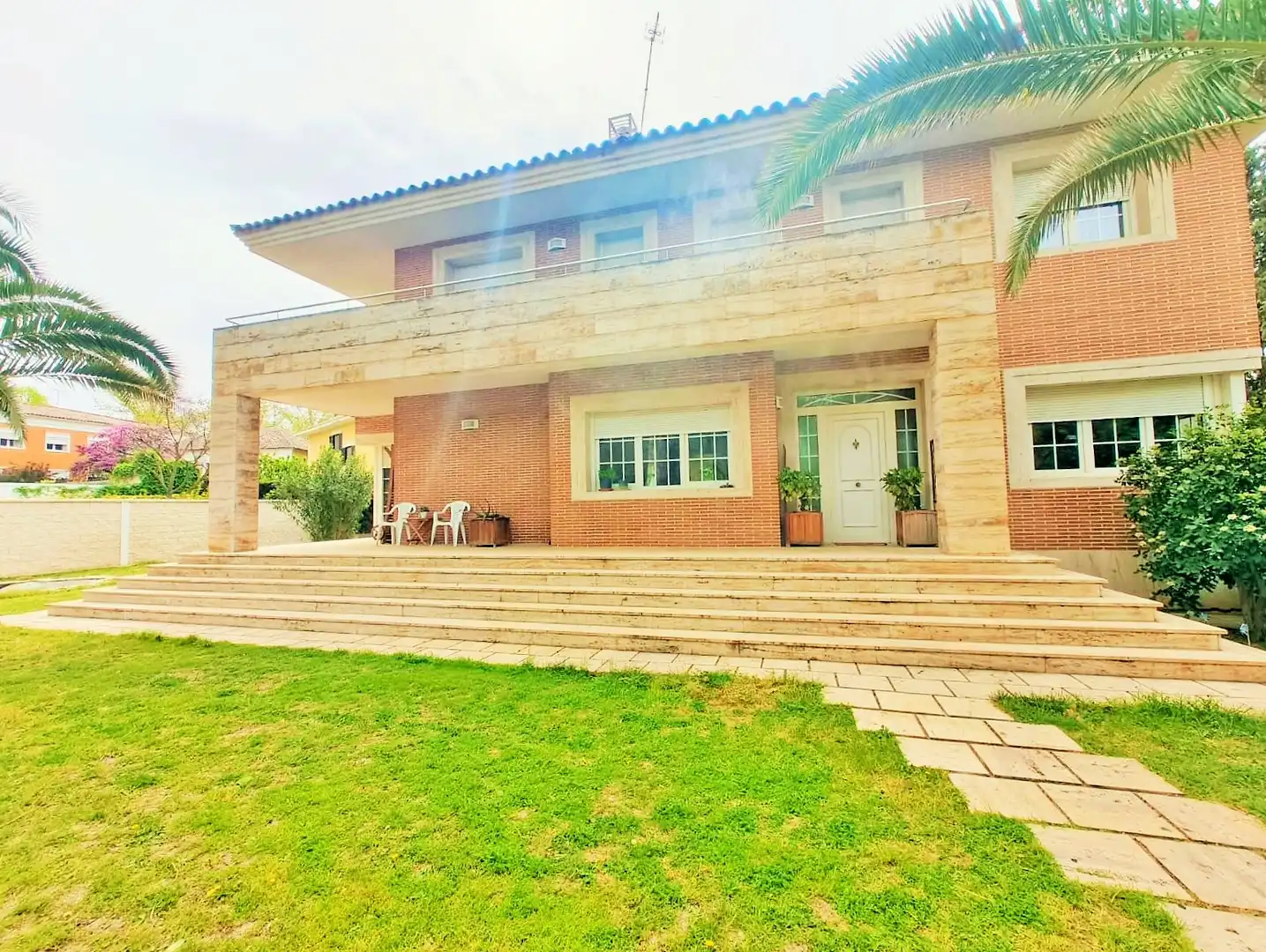 Vista exterior de Casa o chalet en venta en Aranjuez con Aire acondicionado, Calefacción y Jardín privado