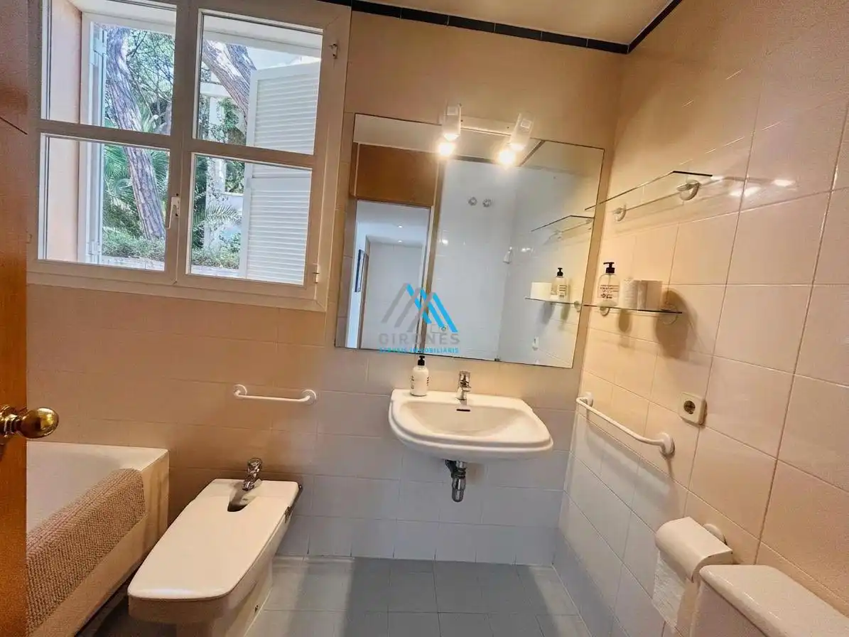 Badezimmer von Erdgeschoss zur Miete in Castell d'Aro, Platja d'Aro i s'Agaró mit Klimaanlage, Heizung und Terrasse
