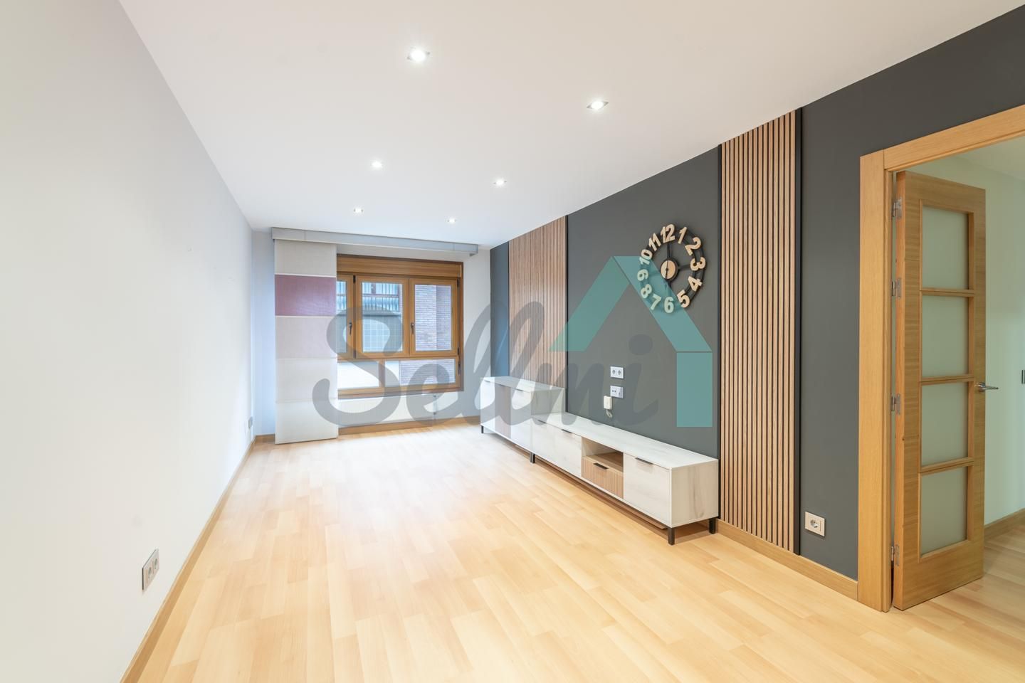 Sala d'estar de Pis de lloguer en Oviedo  amb Calefacció, Parquet i Terrassa