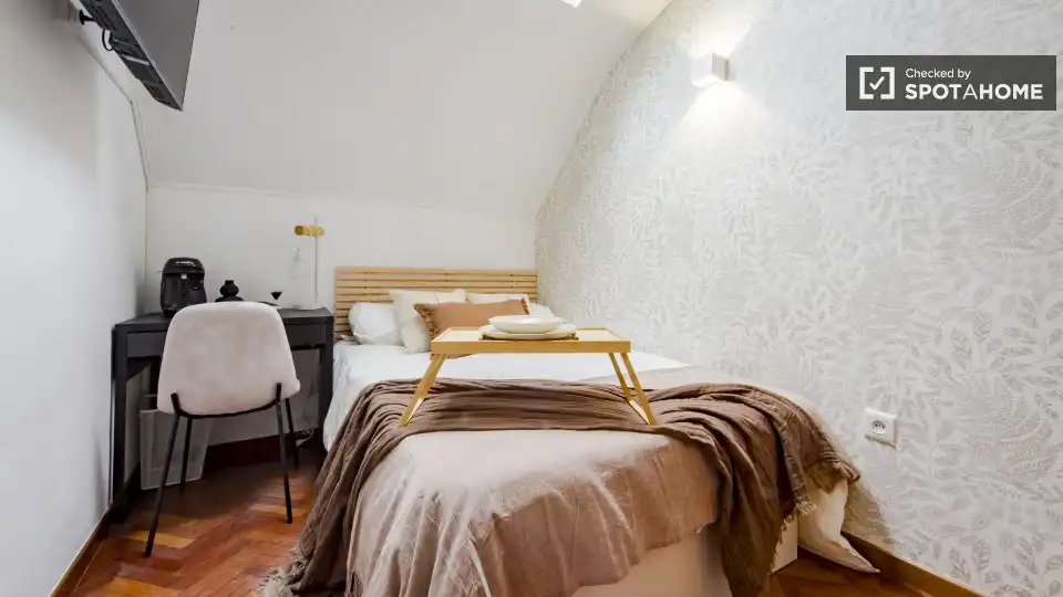 Bedroom of Flat for rent in Madrid  with Air Conditioner, Heating and Furnished