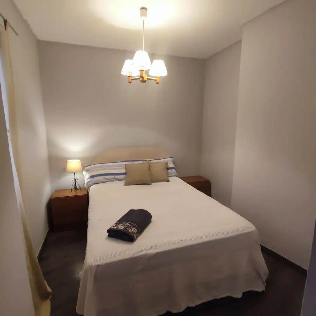 Dormitori de Apartament de lloguer en Granada amb Moblat, Rentadora i Microones
