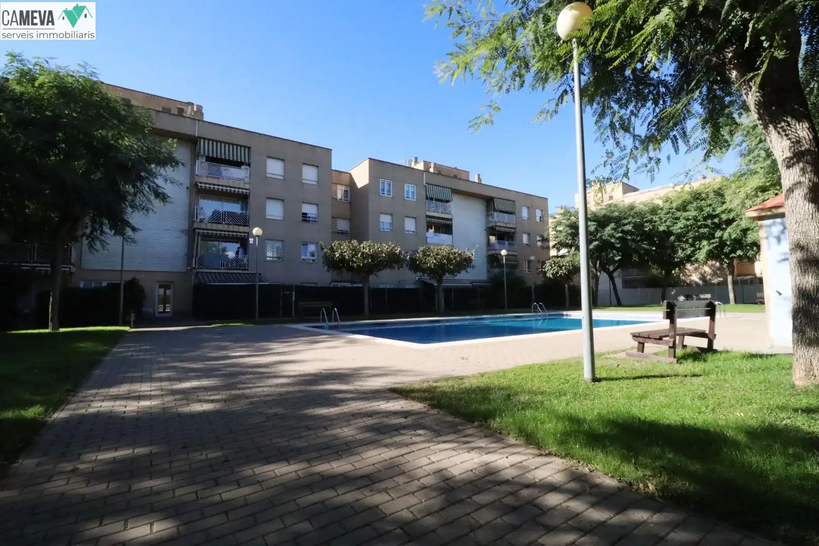 Vista exterior de Pis en venda en Barberà del Vallès amb Calefacció, Jardí privat i Balcó