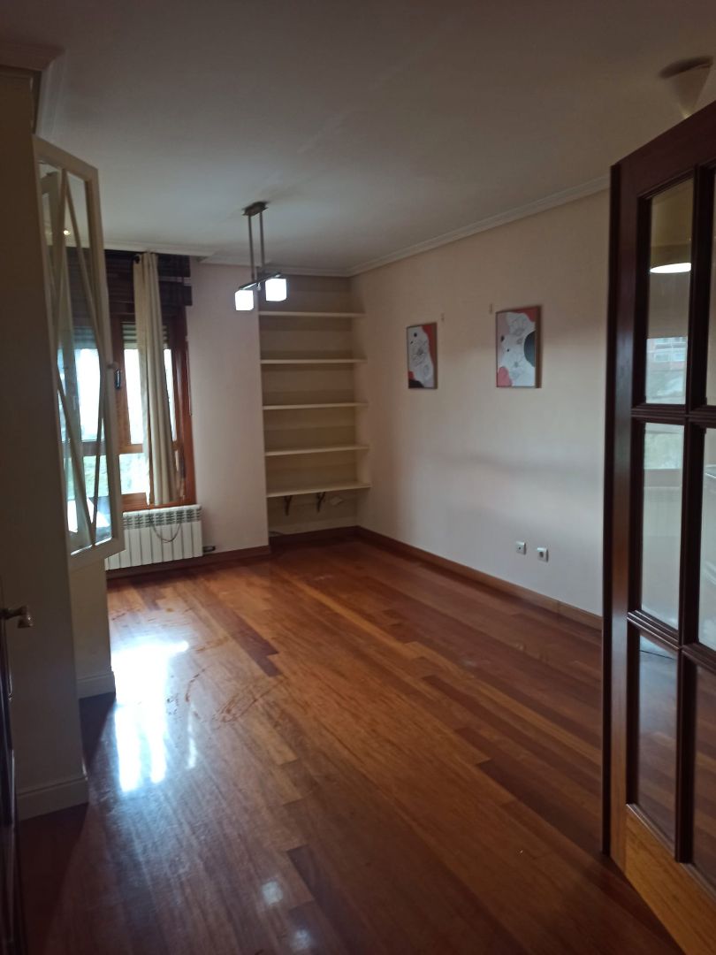 Bedroom of Apartment for sale in Vigo   with Heating, Parquet flooring and Storage room