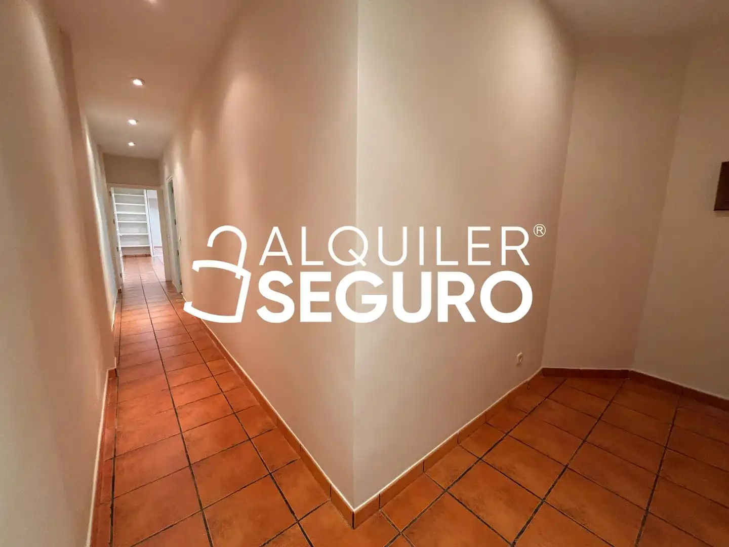 Flat for rent in Madrid  with Air Conditioner and Heating