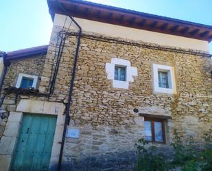 Vista exterior de Casa o xalet en venda en Merindad de Valdeporres amb Jardí privat