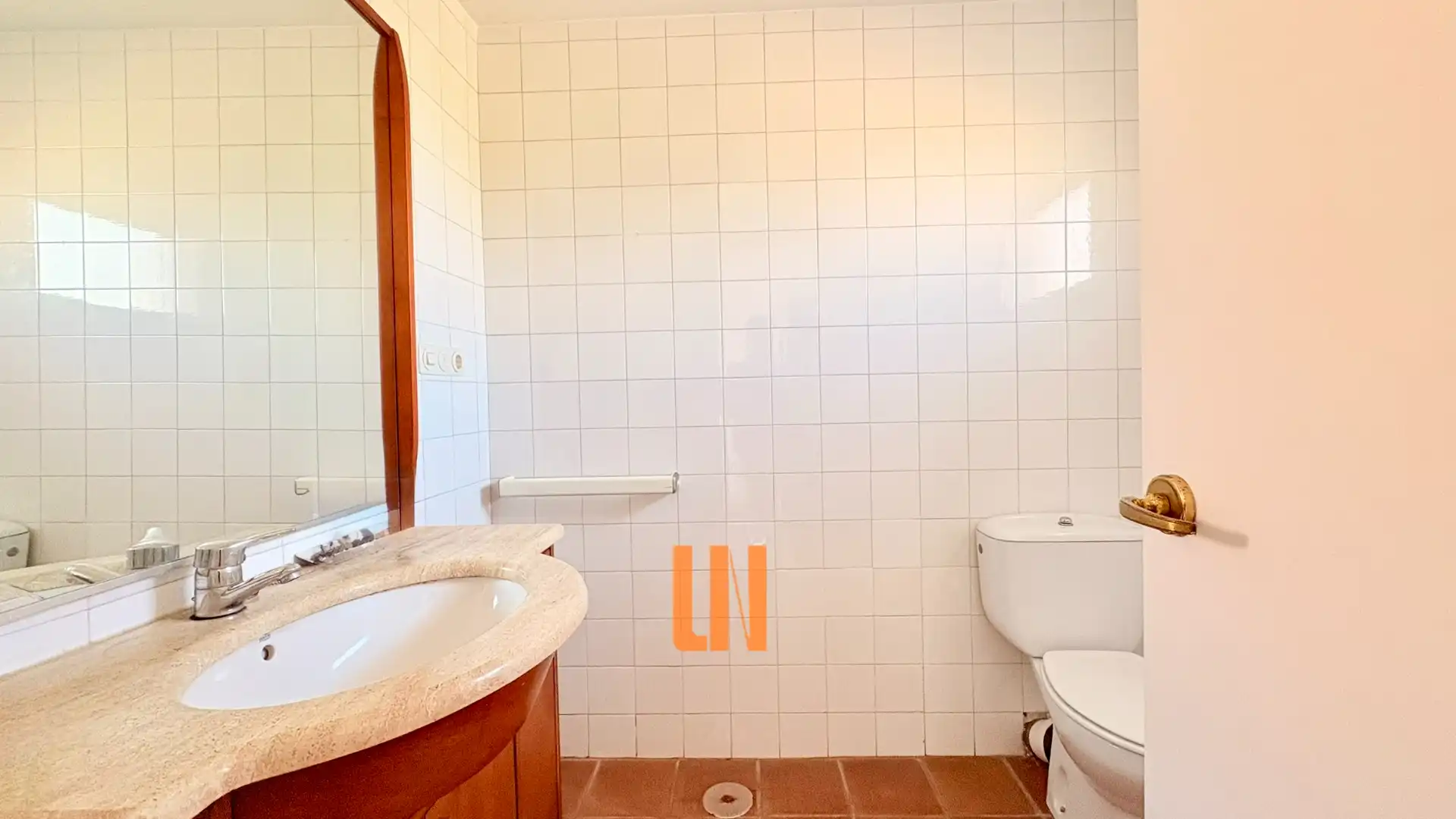 Bany de Casa o xalet en venda en A Coruña Capital  amb Calefacció, Parquet i Terrassa