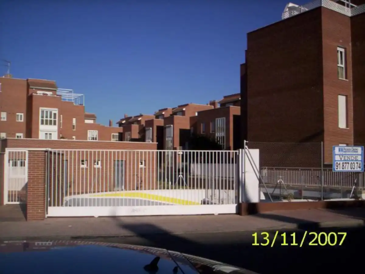 Vista exterior de Garatge de lloguer en Alcalá de Henares