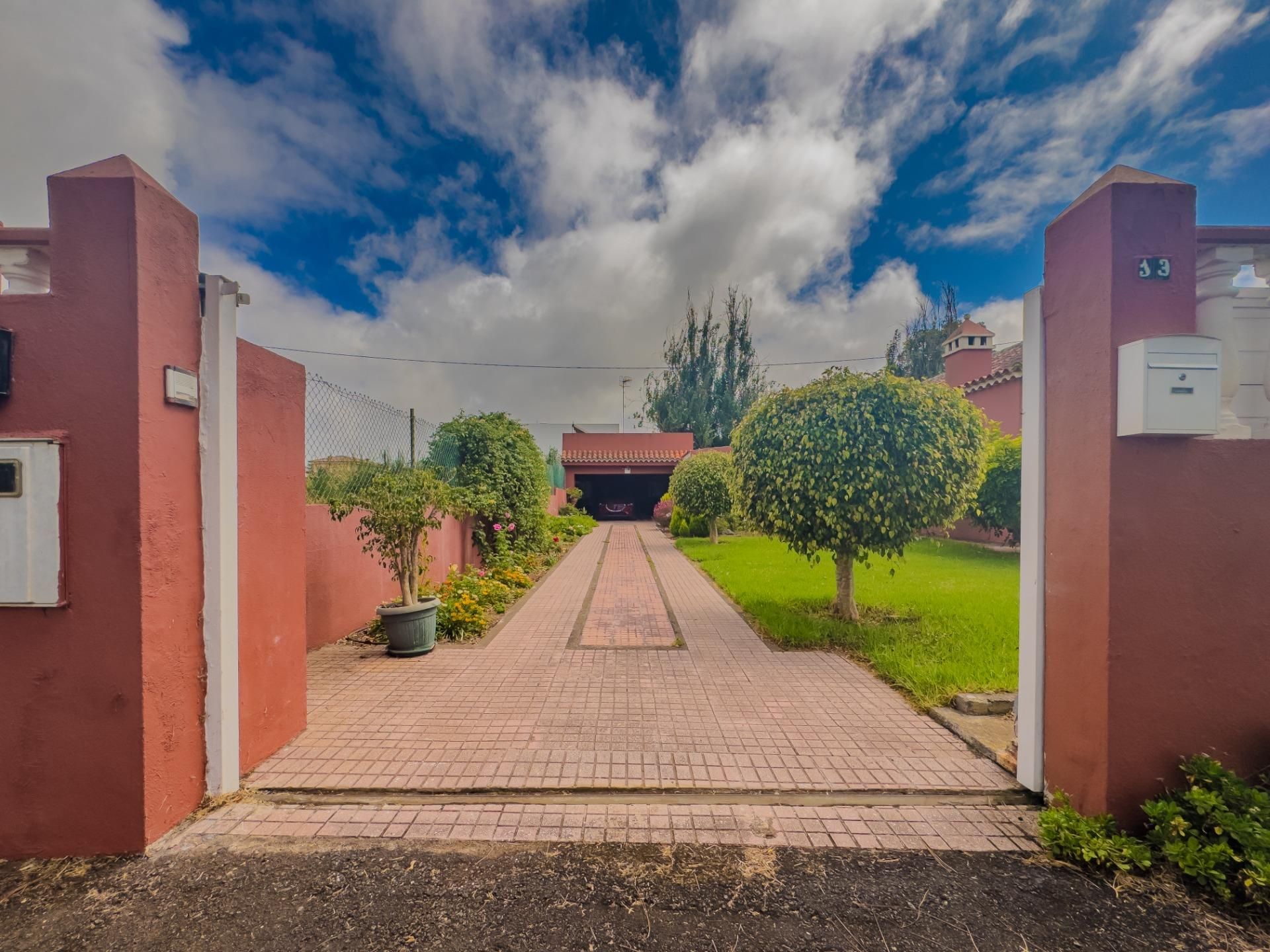 Exterior view of House or chalet for sale in Tacoronte  with Private garden and Terrace