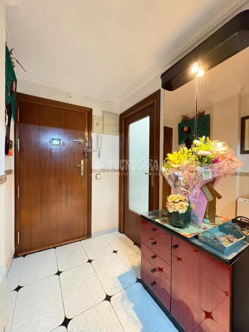 Flat for sale in Juan de la Cierva