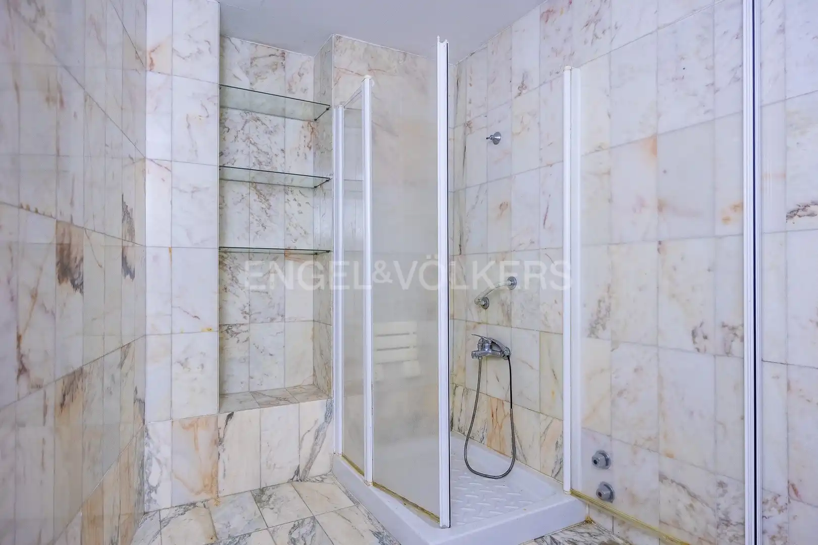 Bathroom of Flat for sale in Sevilla  with Air Conditioner and Heating