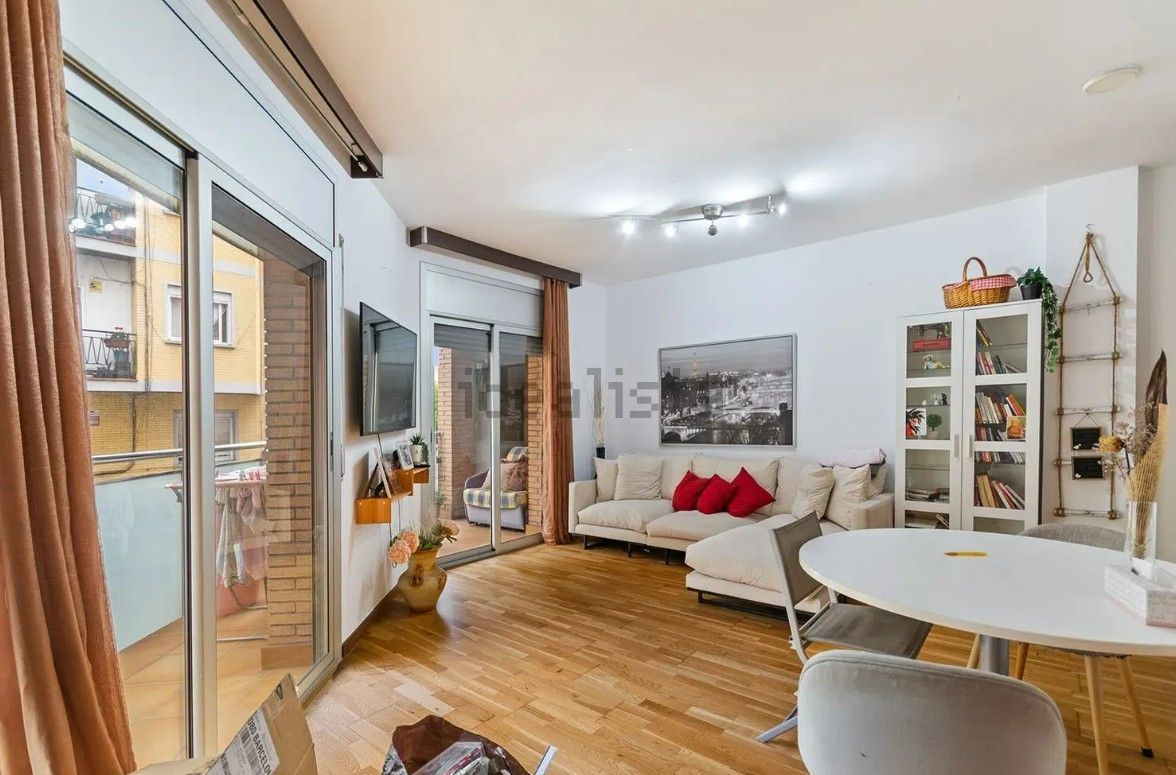 Vista exterior de Piso en venta en L'Hospitalet de Llobregat con Aire acondicionado, Calefacción y Terraza