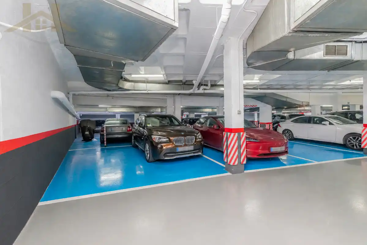 Parking de Piso en venta en Torrejón de Ardoz con Calefacción y Piscina comunitaria