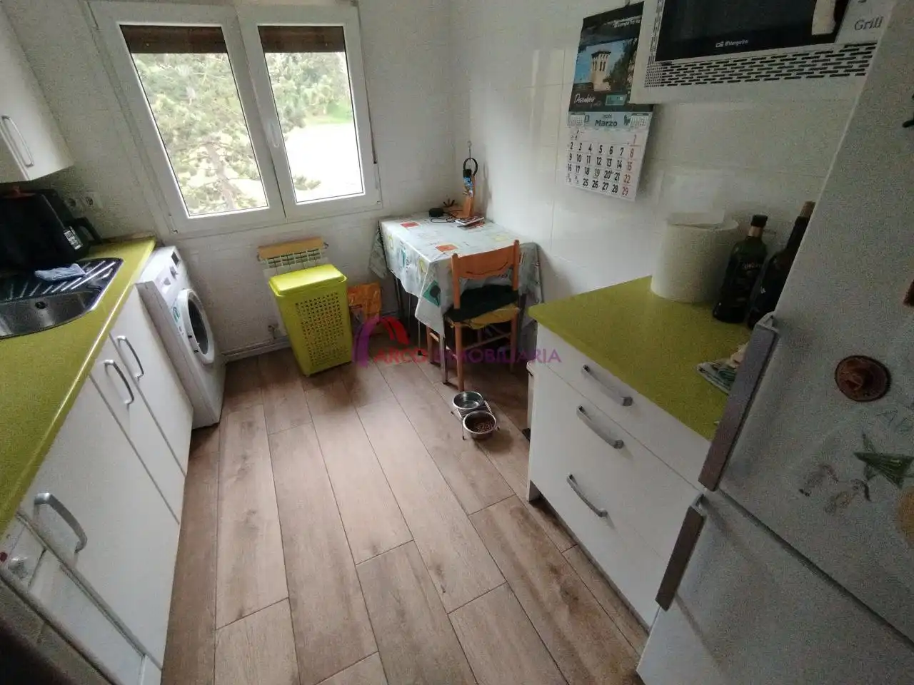 Cuina de Pis en venda en Burgos amb Calefacció, Parquet i Moblat