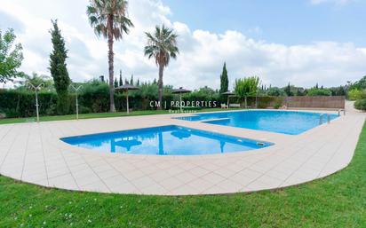 Piscina de Casa adosada en venda en Bétera amb Aire condicionat, Calefacció i Terrassa