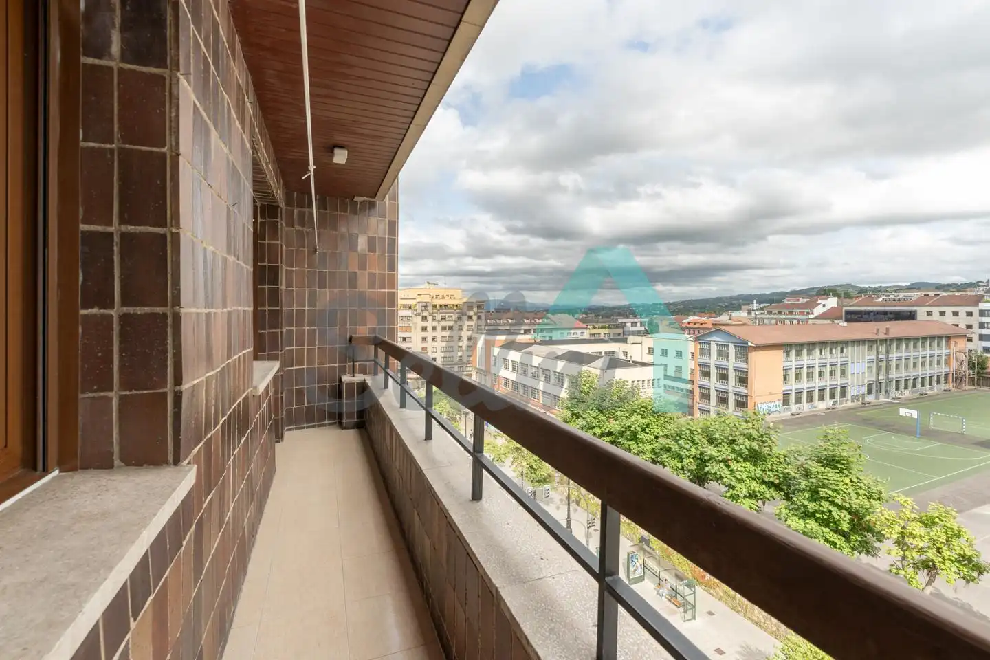 Terrassa de Pis per a compartir en Oviedo  amb Calefacció, Parquet i Terrassa