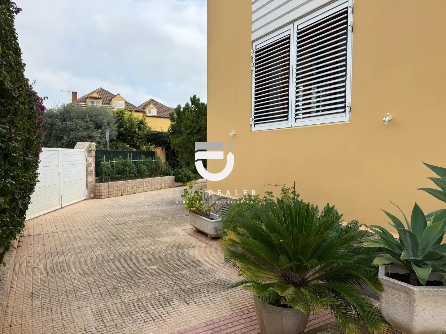 Terrassa de Casa o xalet en venda en Oliva amb Jardí privat, Terrassa i Piscina
