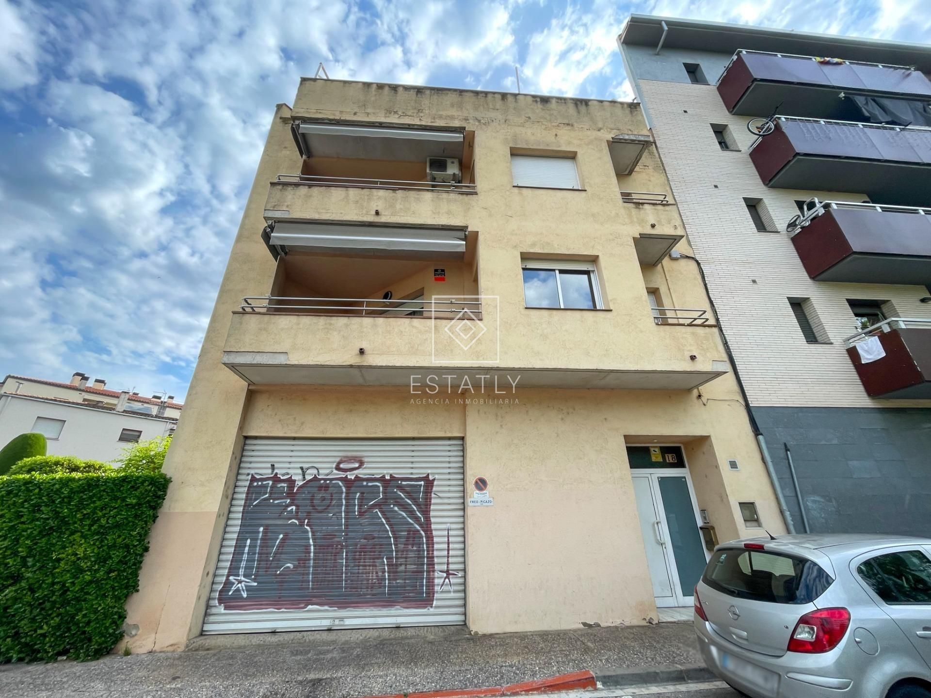 Exterior view of Flat for sale in Girona Capital  with Heating