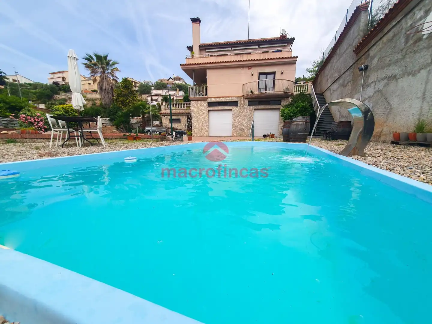 Piscina de Casa o xalet en venda en Olesa de Montserrat amb Aire condicionat, Jardí privat i Terrassa