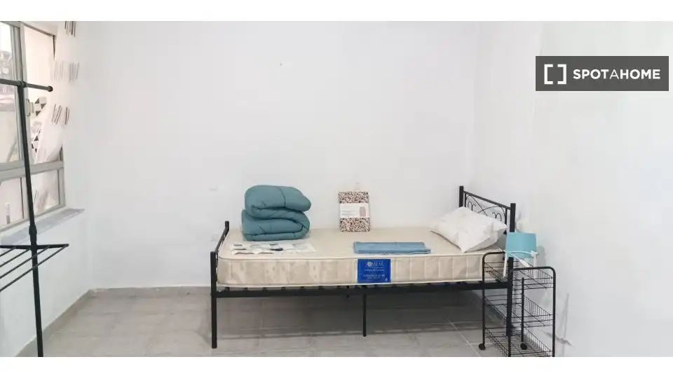 Room in Ensanche - Parque Santa Rosa