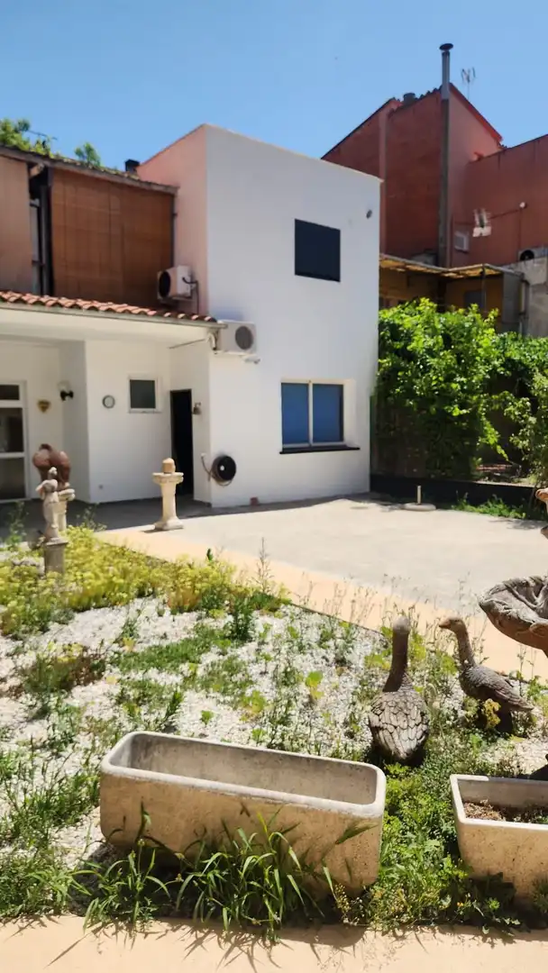 Jardín de Piso de alquiler en Salt con Aire acondicionado, Calefacción y Trastero