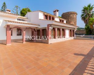 Vista exterior de Casa o xalet en venda en Santa Susanna amb Aire condicionat, Calefacció i Jardí privat