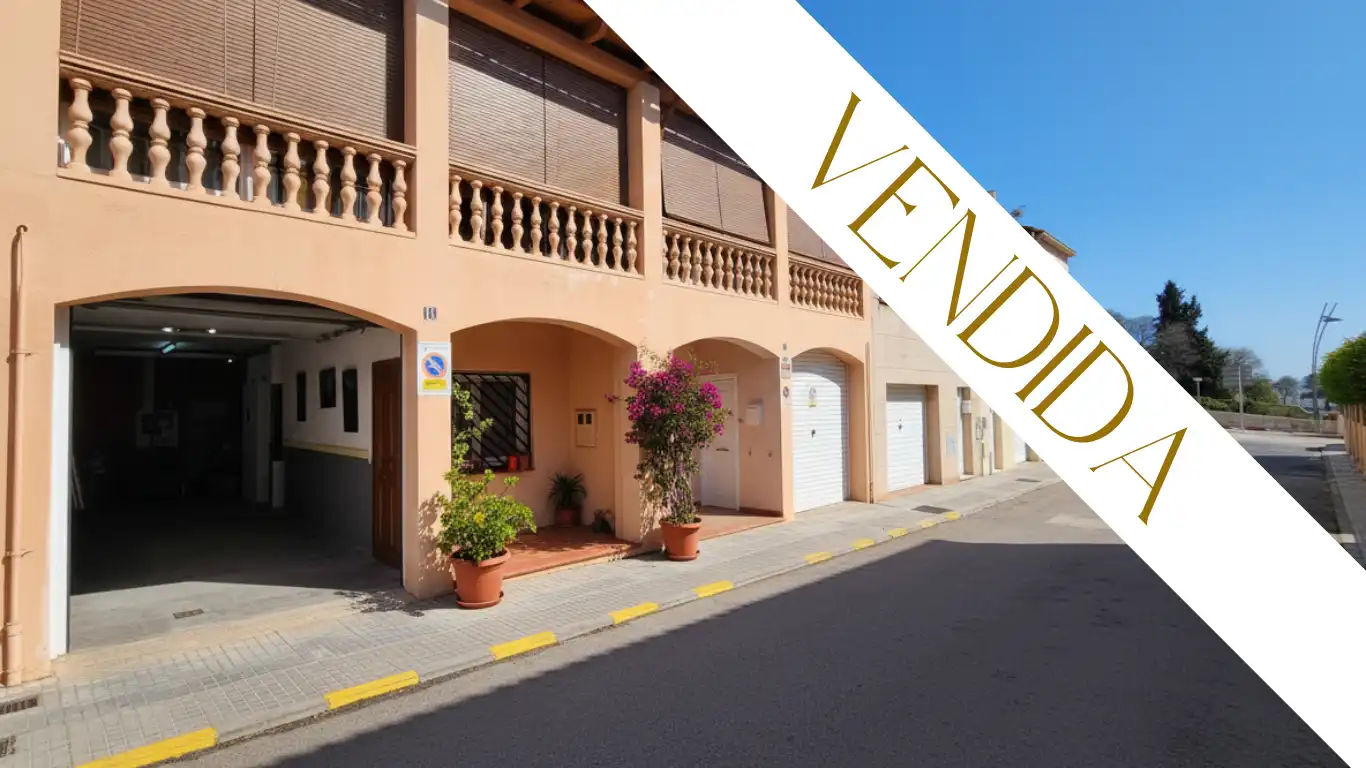 Außenansicht von Einfamilien-Reihenhaus zum Verkauf in La Garriga mit Heizung, Terrasse und Ofen