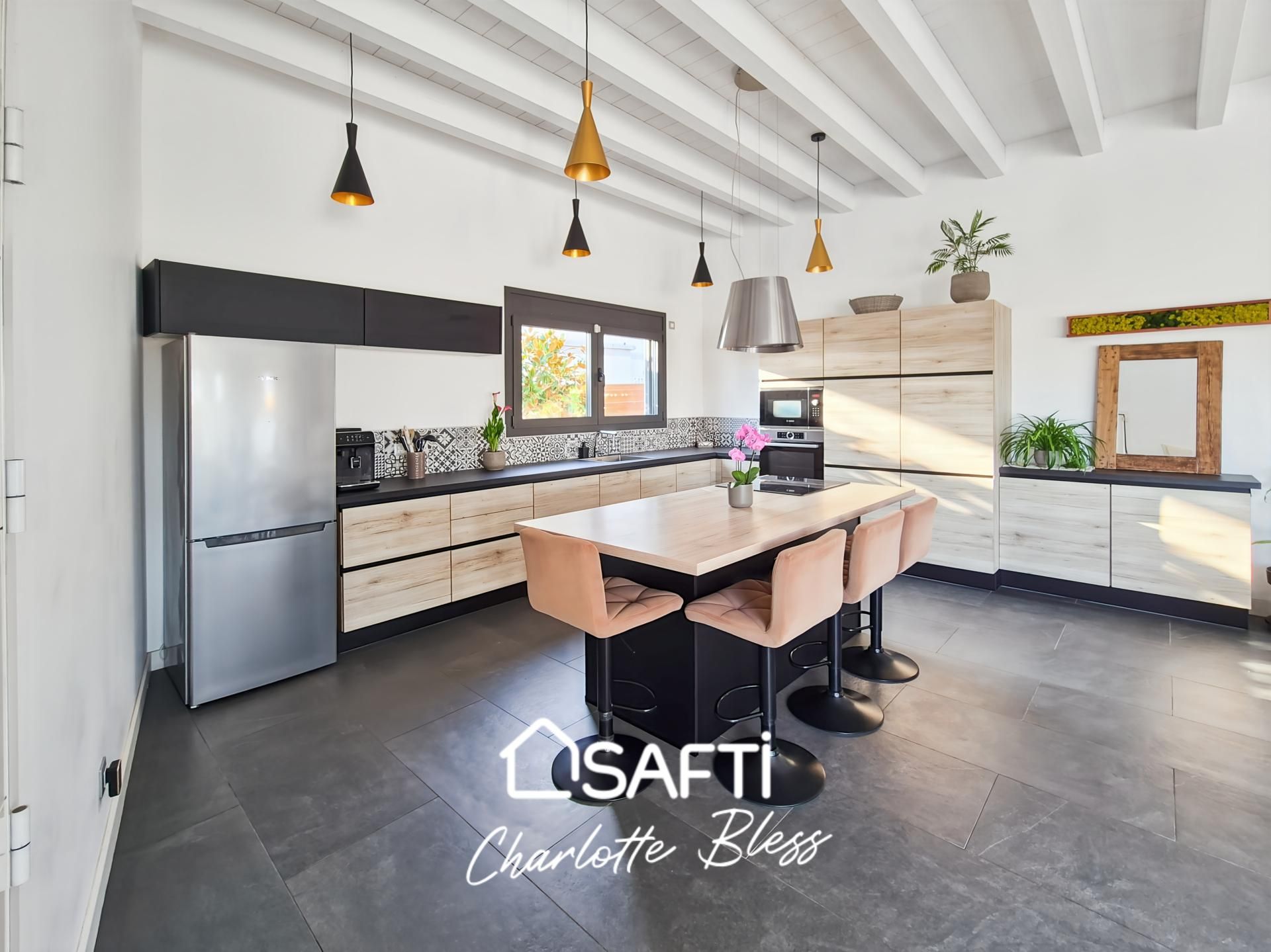 Kitchen of House or chalet for sale in Cubelles  with Air Conditioner, Heating and Terrace