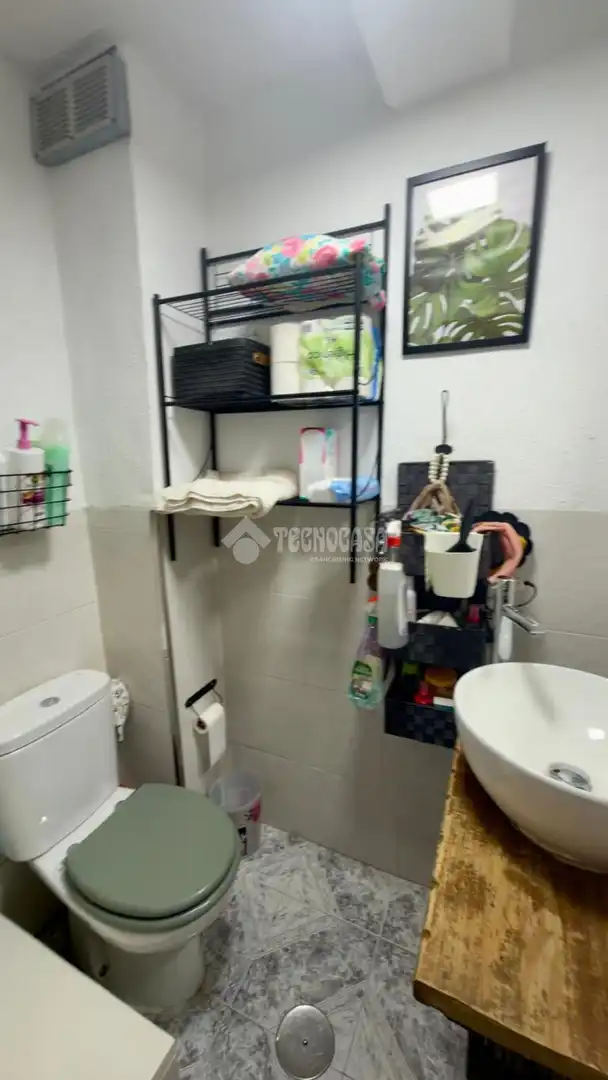 Bany de Pis en venda en Los Barrios amb Aire condicionat i Calefacció