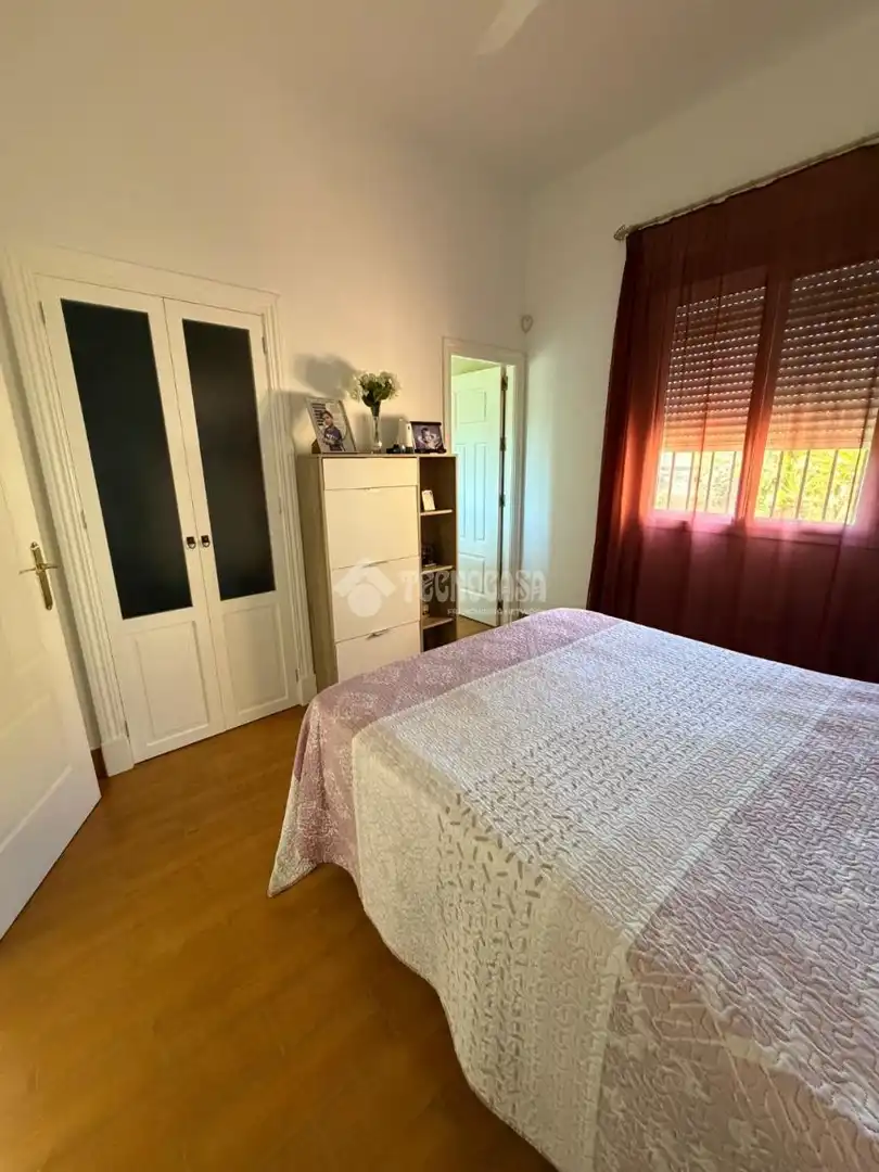 Dormitori de Casa o xalet en venda en Dos Hermanas amb Aire condicionat