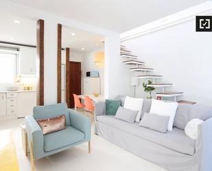 Living room of Flat to rent in  Madrid Capital  with Air Conditioner, Heating and Furnished