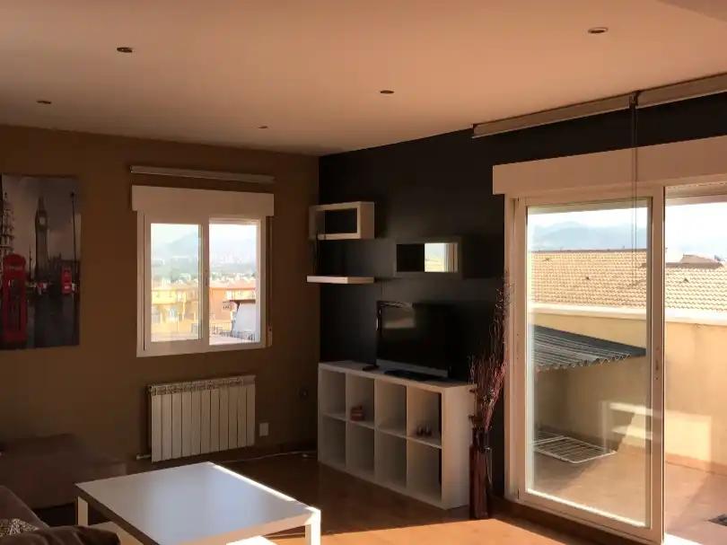 Sala d'estar de Àtic en venda en Churriana de la Vega amb Aire condicionat, Terrassa i Balcó