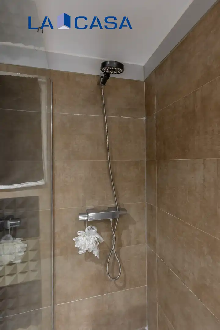 Badezimmer von Maisonette zum Verkauf in Madrid mit Klimaanlage, Heizung und Terrasse