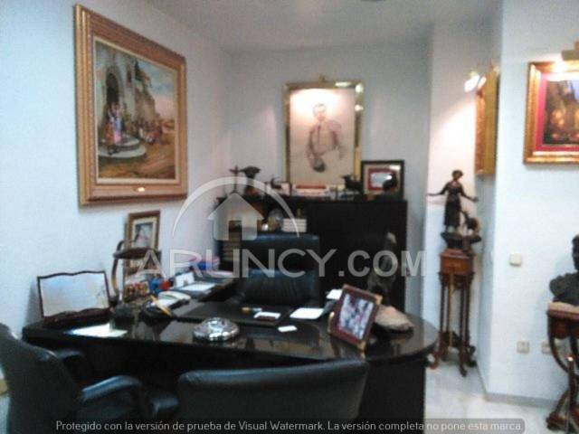 Oficina en Alquiler en Calle Luis de Morales en La Buhaira