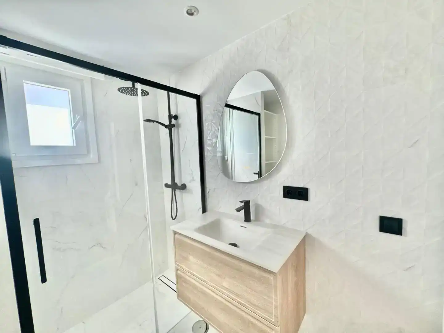Baño de Piso en venta en Marbella con Aire acondicionado