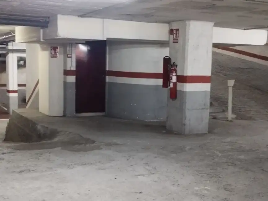 Aparcament de Garatge en venda en Barcelona amb Alarma