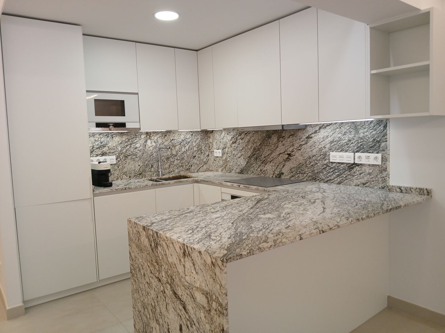 Kitchen of Flat to rent in Gijón   with Heating