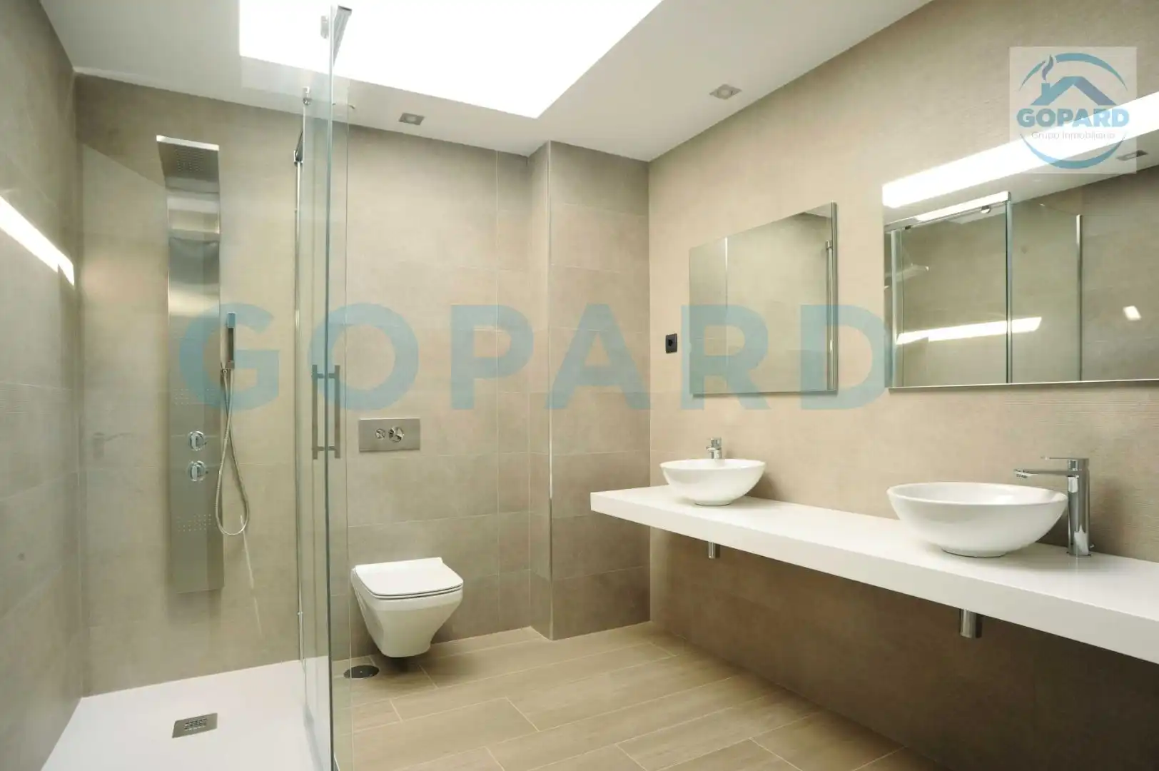 Baño de Casa adosada de alquiler en Boadilla del Monte con Aire acondicionado, Calefacción y Jardín privado