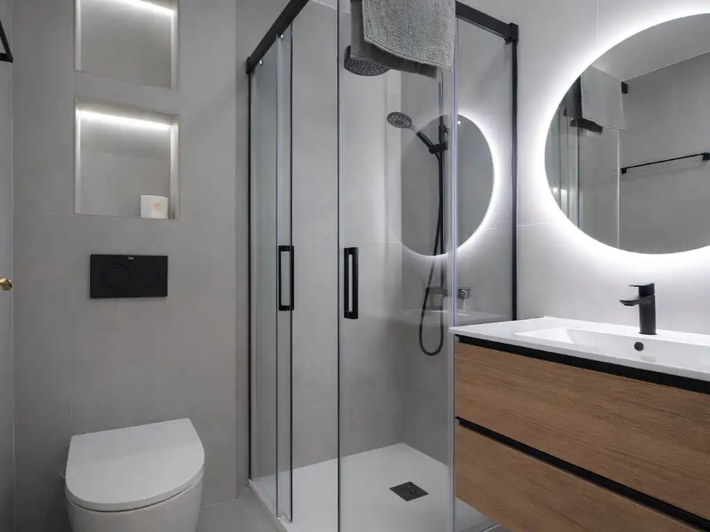 Badezimmer von Wohnung zum Verkauf in Mijas mit Klimaanlage, Heizung und Privatgarten
