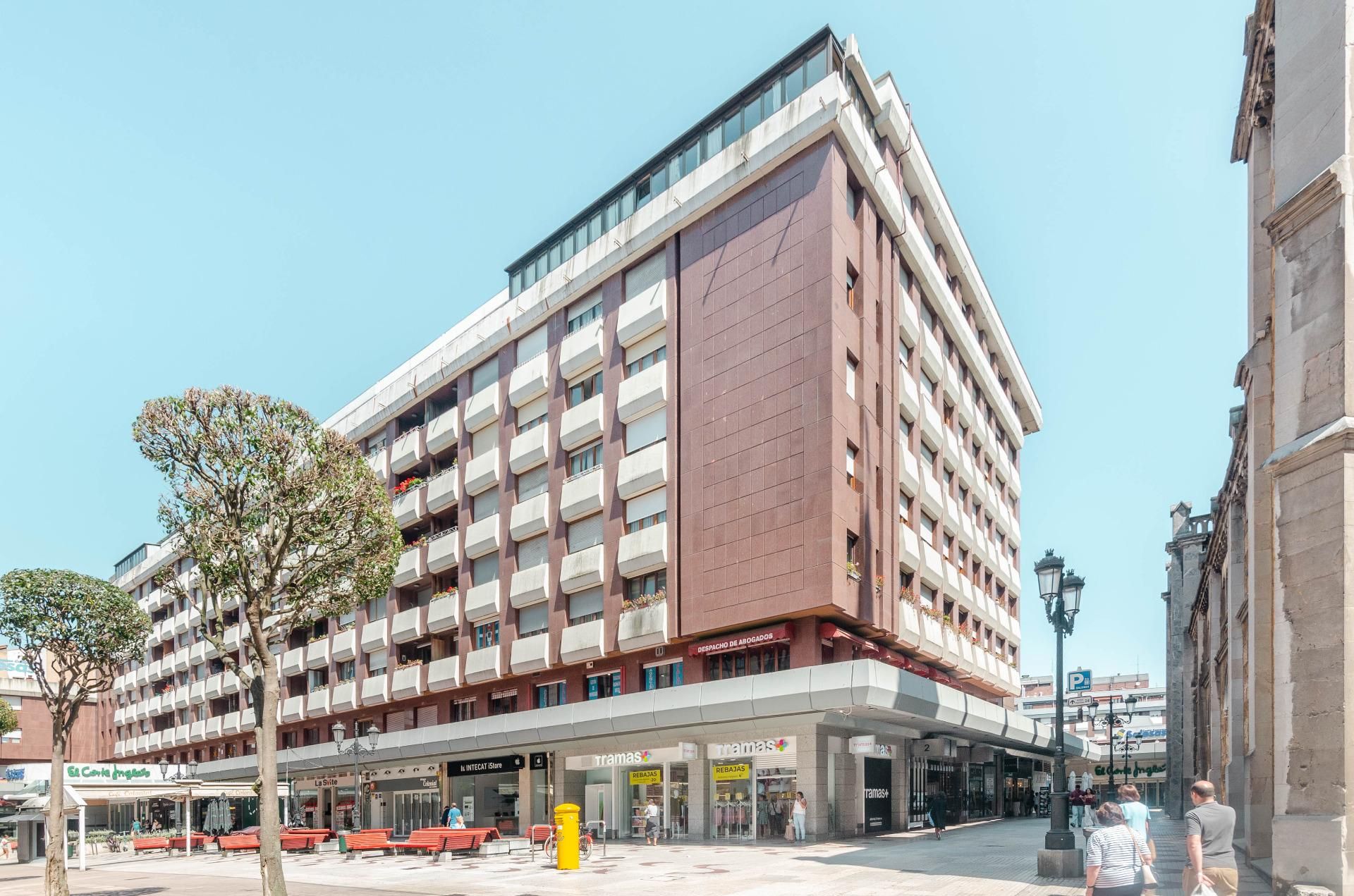 Vista exterior de Piso en venta en Oviedo  con Calefacción