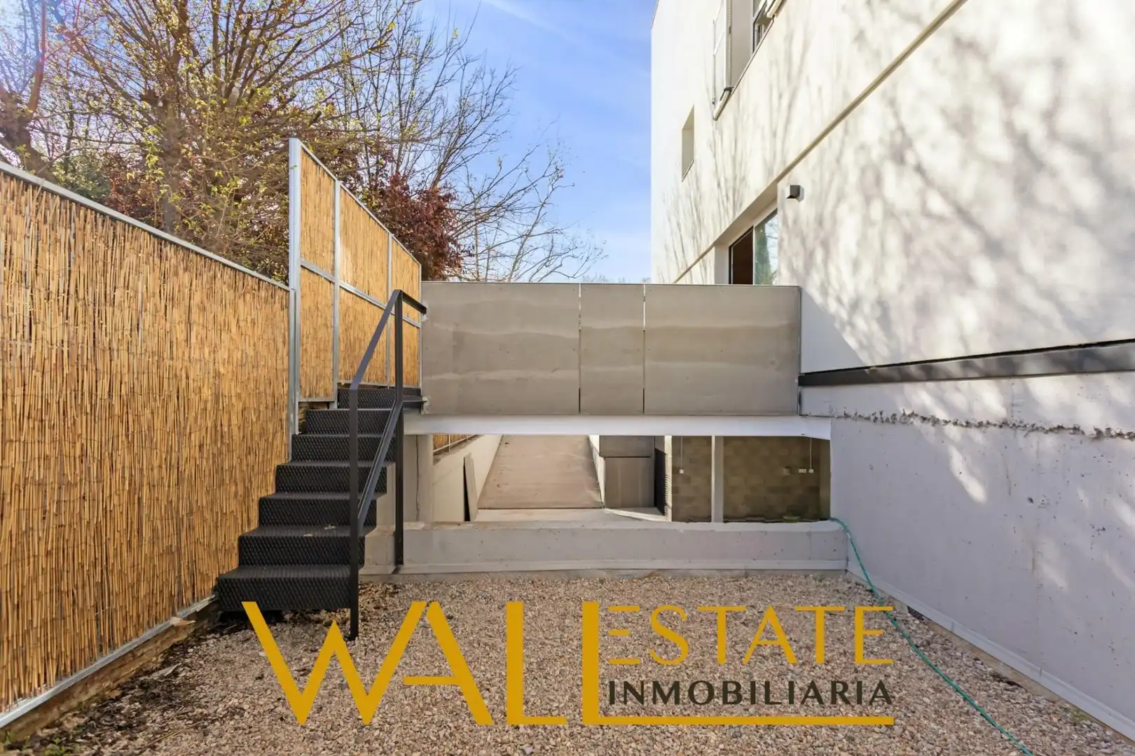 Vista exterior de Casa o xalet en venda en Madrid amb Calefacció, Jardí privat i Terrassa