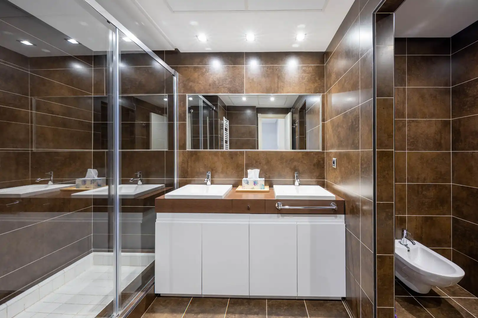 Bathroom of Apartments for sale in Sotogrande  with Air Conditioner, Heating and Terrace
