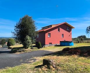 Vista exterior de Casa o xalet en venda en Narón amb Calefacció, Jardí privat i Parquet