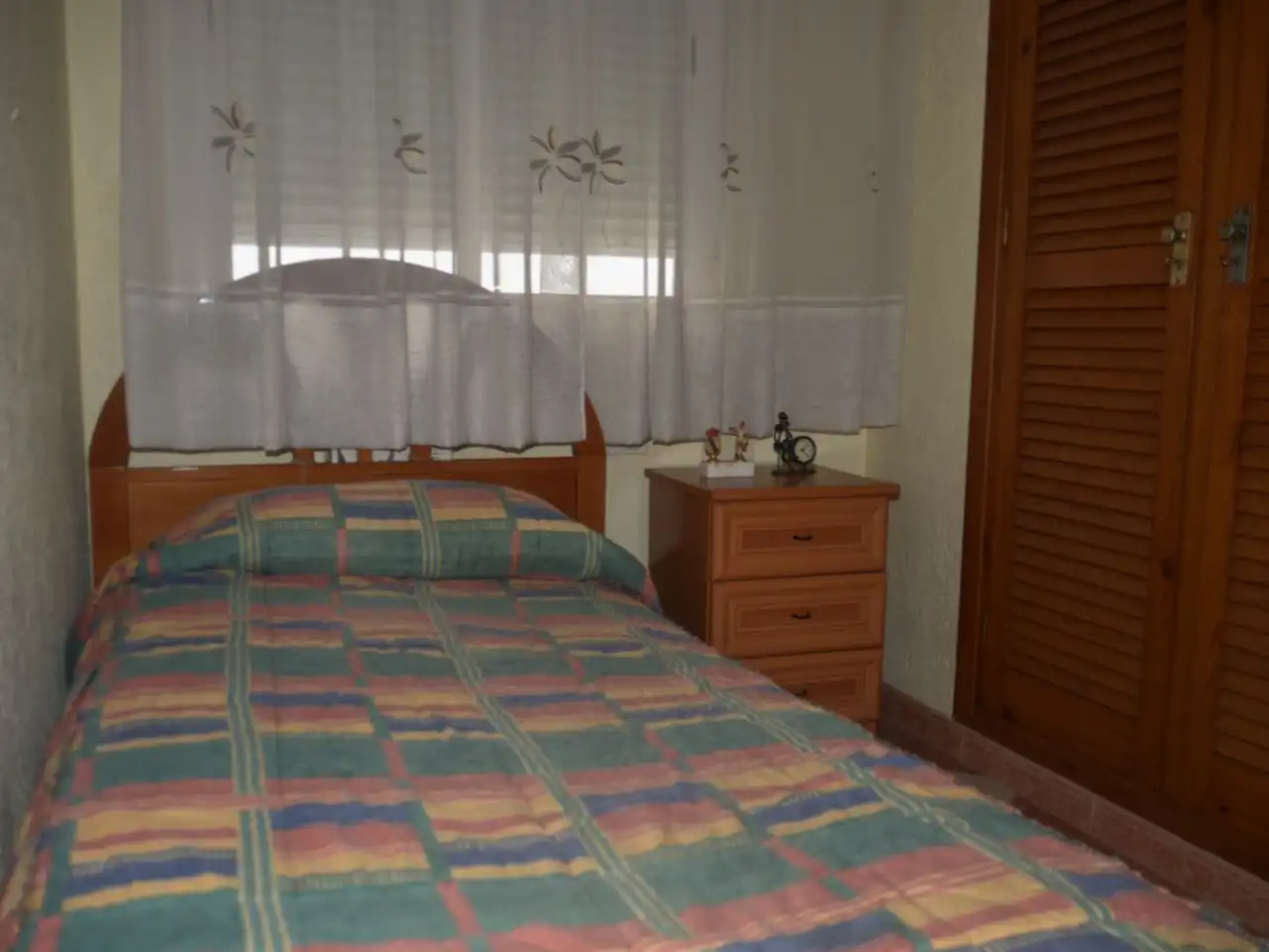 Schlafzimmer von Wohnung zur Miete in  Huelva Capital mit Klimaanlage und Balkon