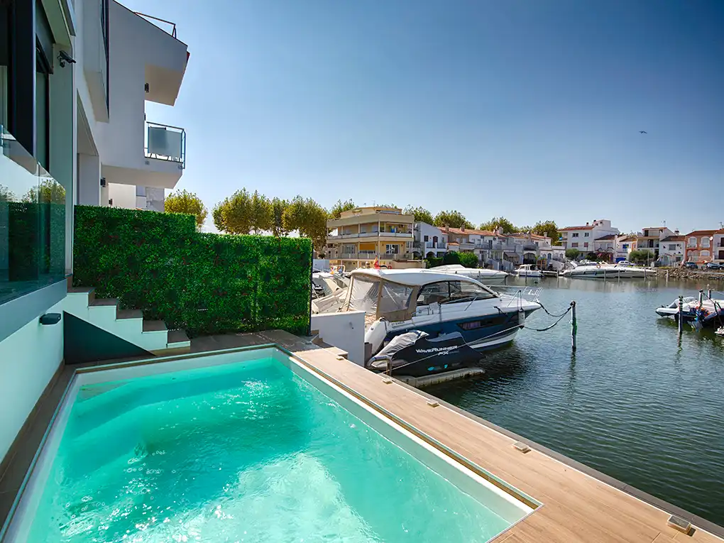 Piscina de Casa adosada en venda en Empuriabrava amb Terrassa, Piscina i Moblat