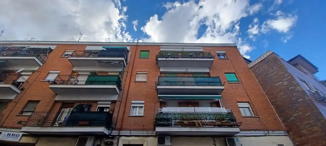 Außenansicht von Wohnung zum Verkauf in Madrid mit Heizung, Terrasse und Abstellraum